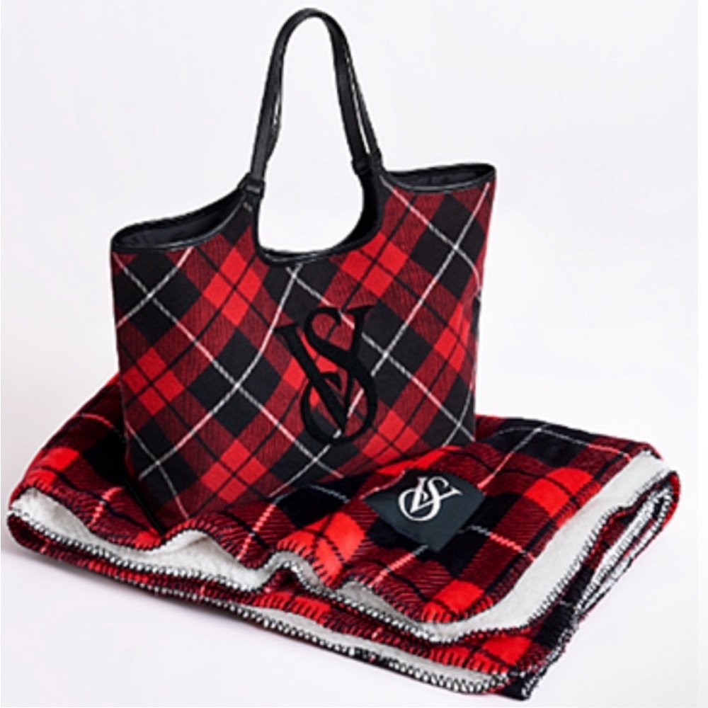 victoria’s secret plaid tote and cozy blanket bundle